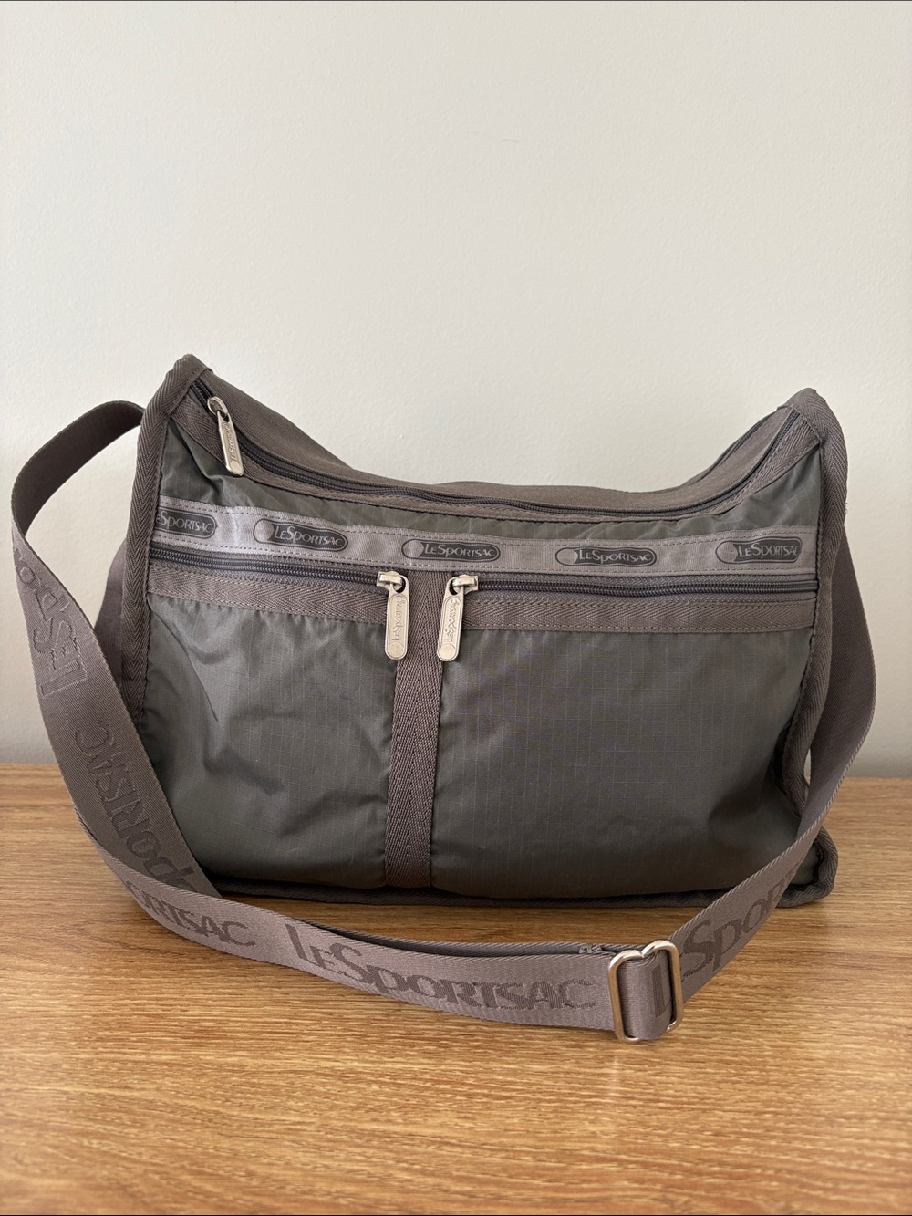 Lesportsac Deluxe Messenger Bag in Thunder Gray